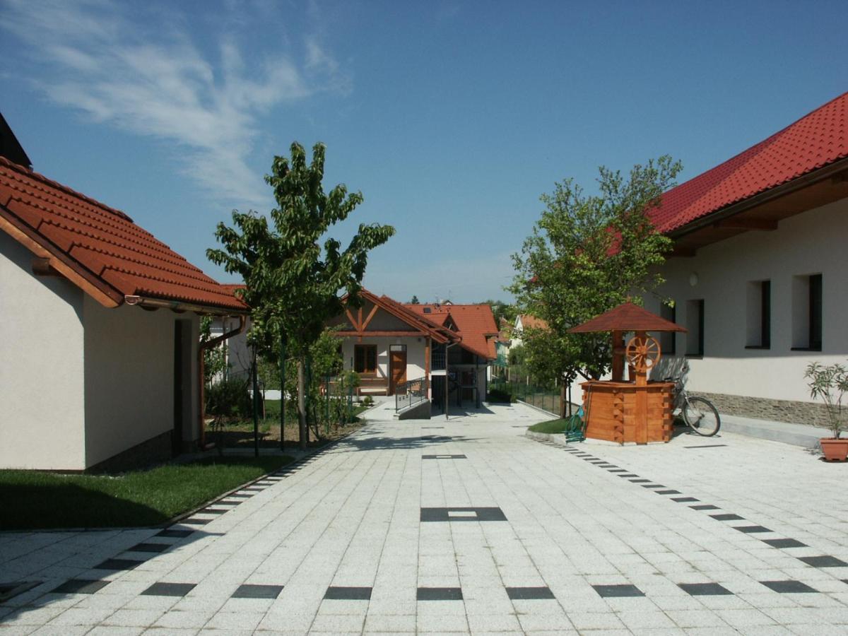 מלון Podhájska Penzion Karen מראה חיצוני תמונה
